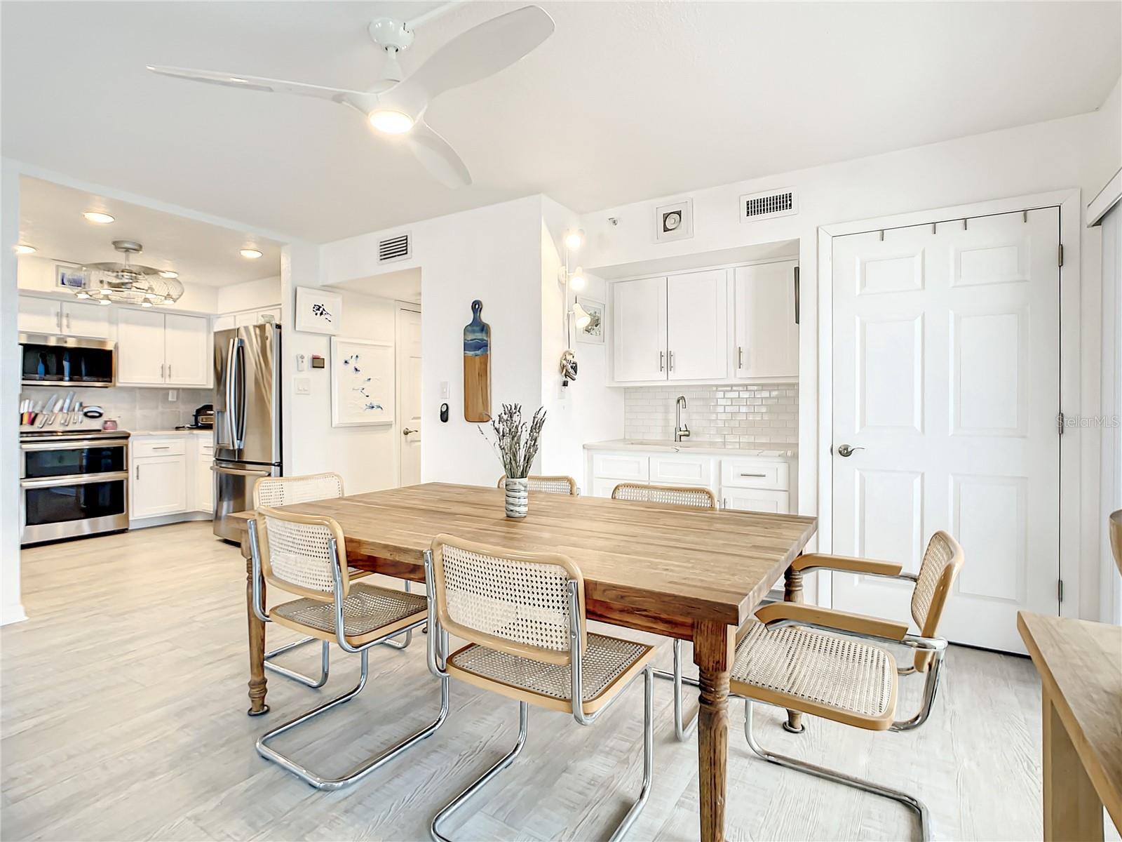 Image 11 of 54 For 5207 Atlantic Avenue 1021