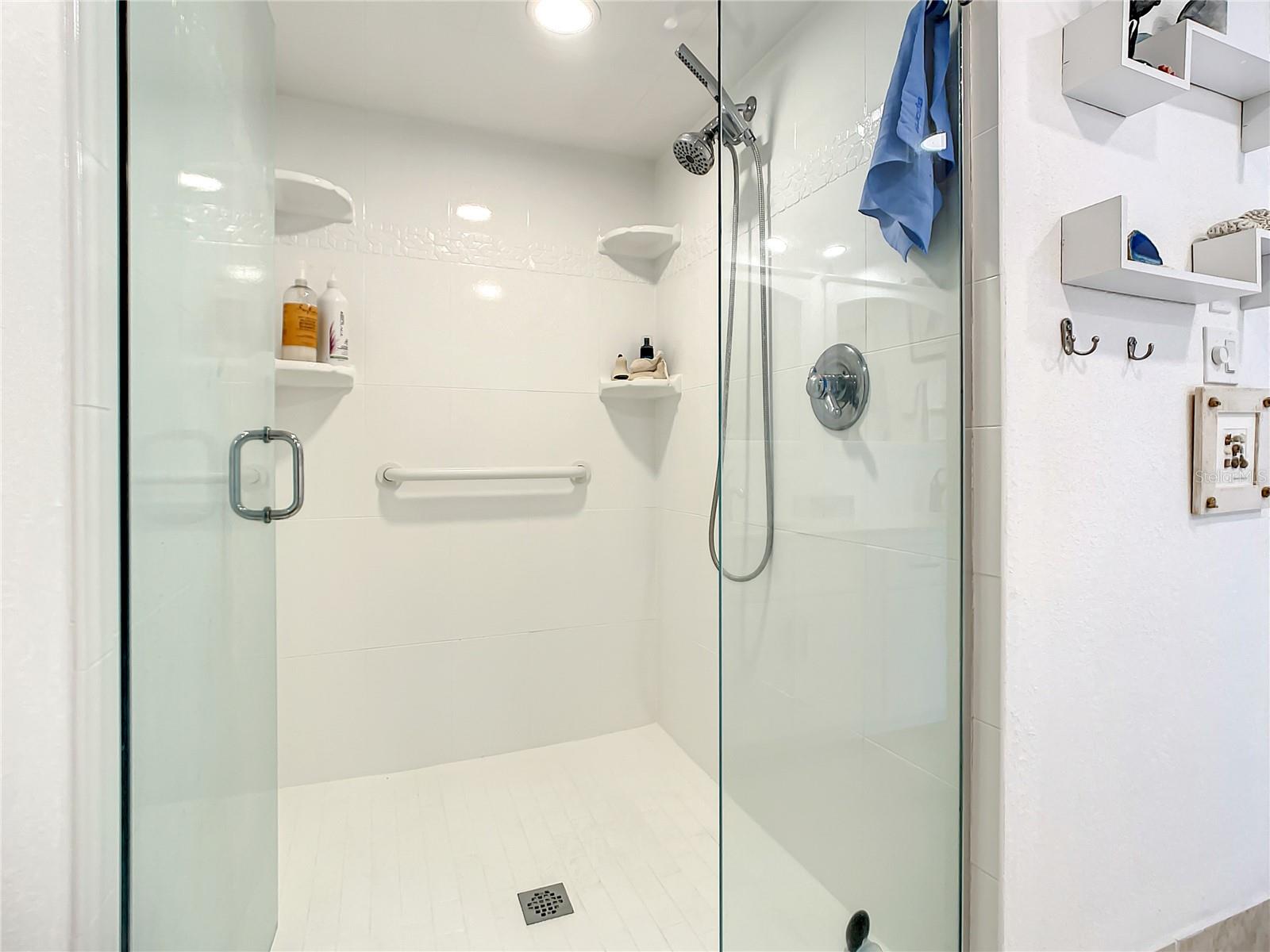 Image 24 of 54 For 5207 Atlantic Avenue 1021