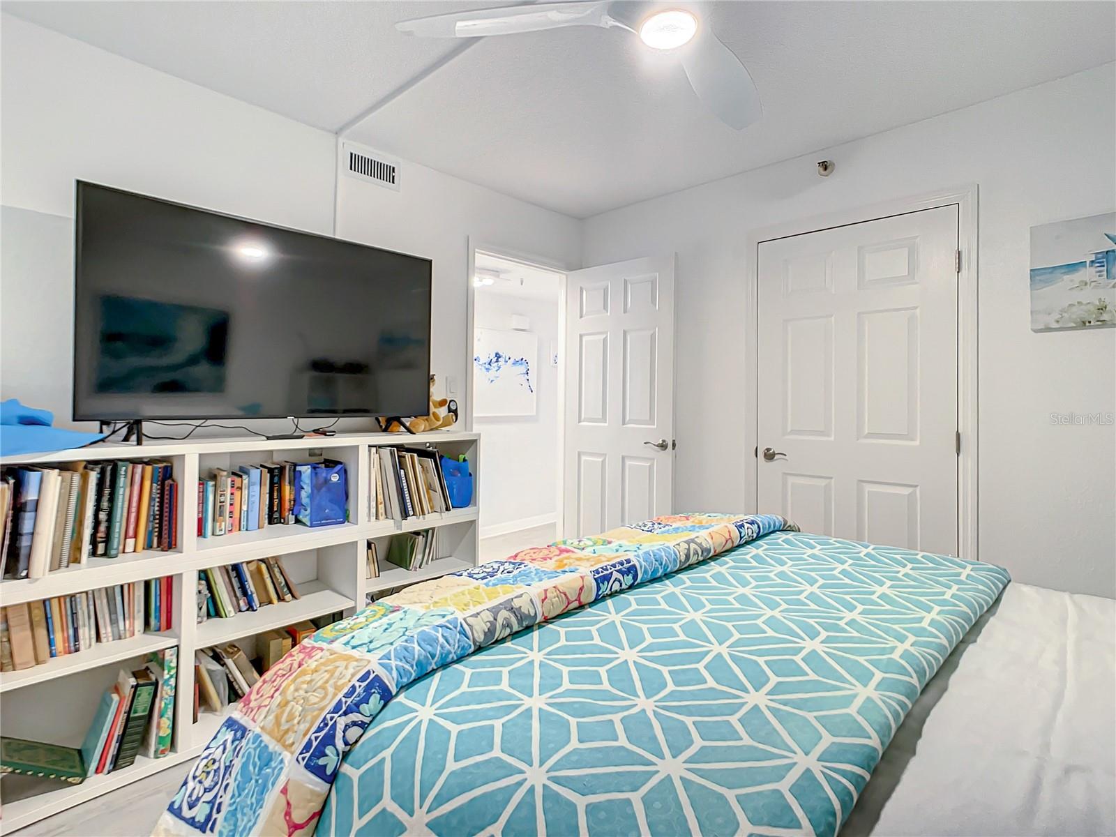 Image 32 of 54 For 5207 Atlantic Avenue 1021