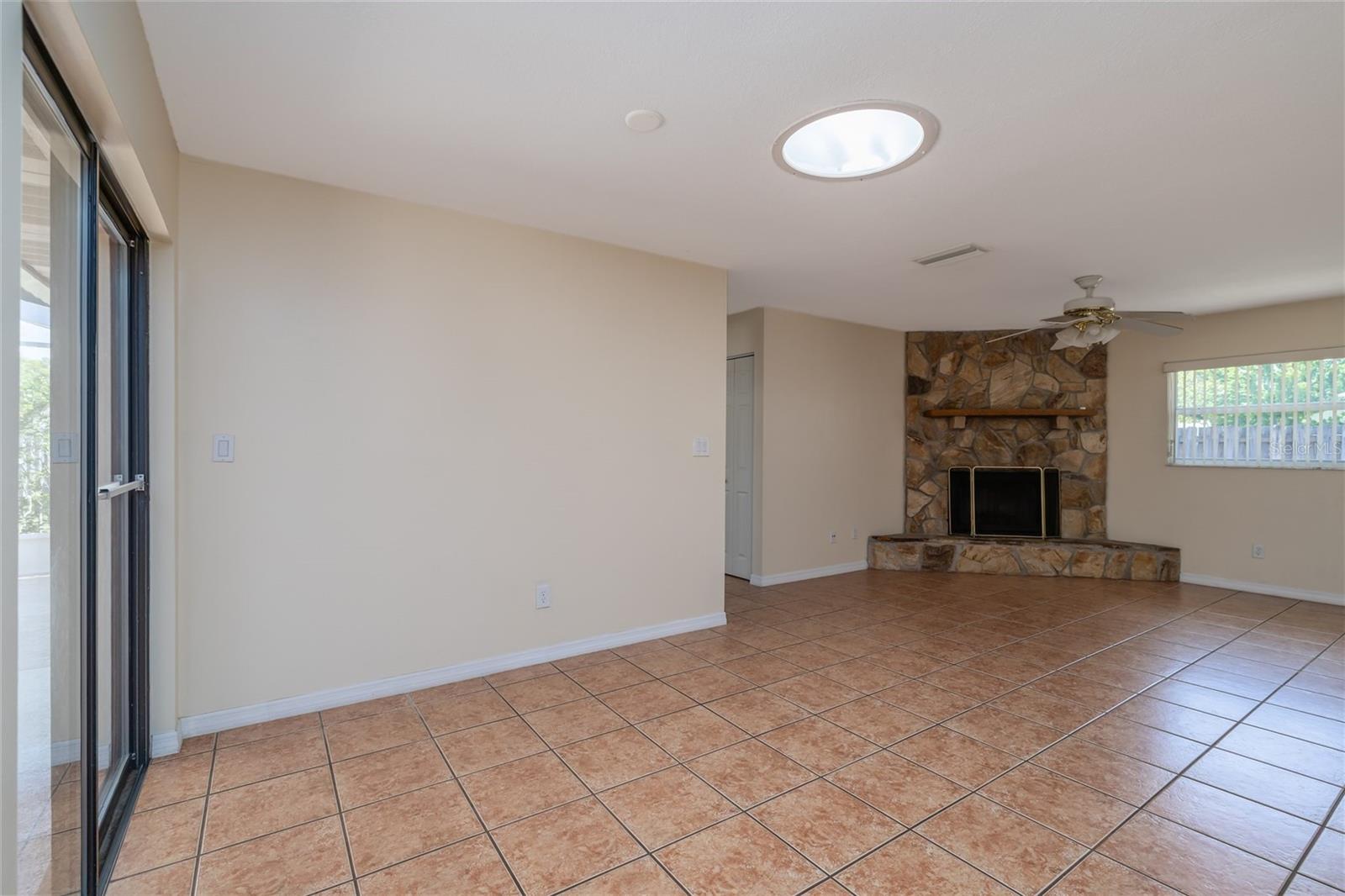 Image 13 of 28 For 756 Tumblebrook Drive