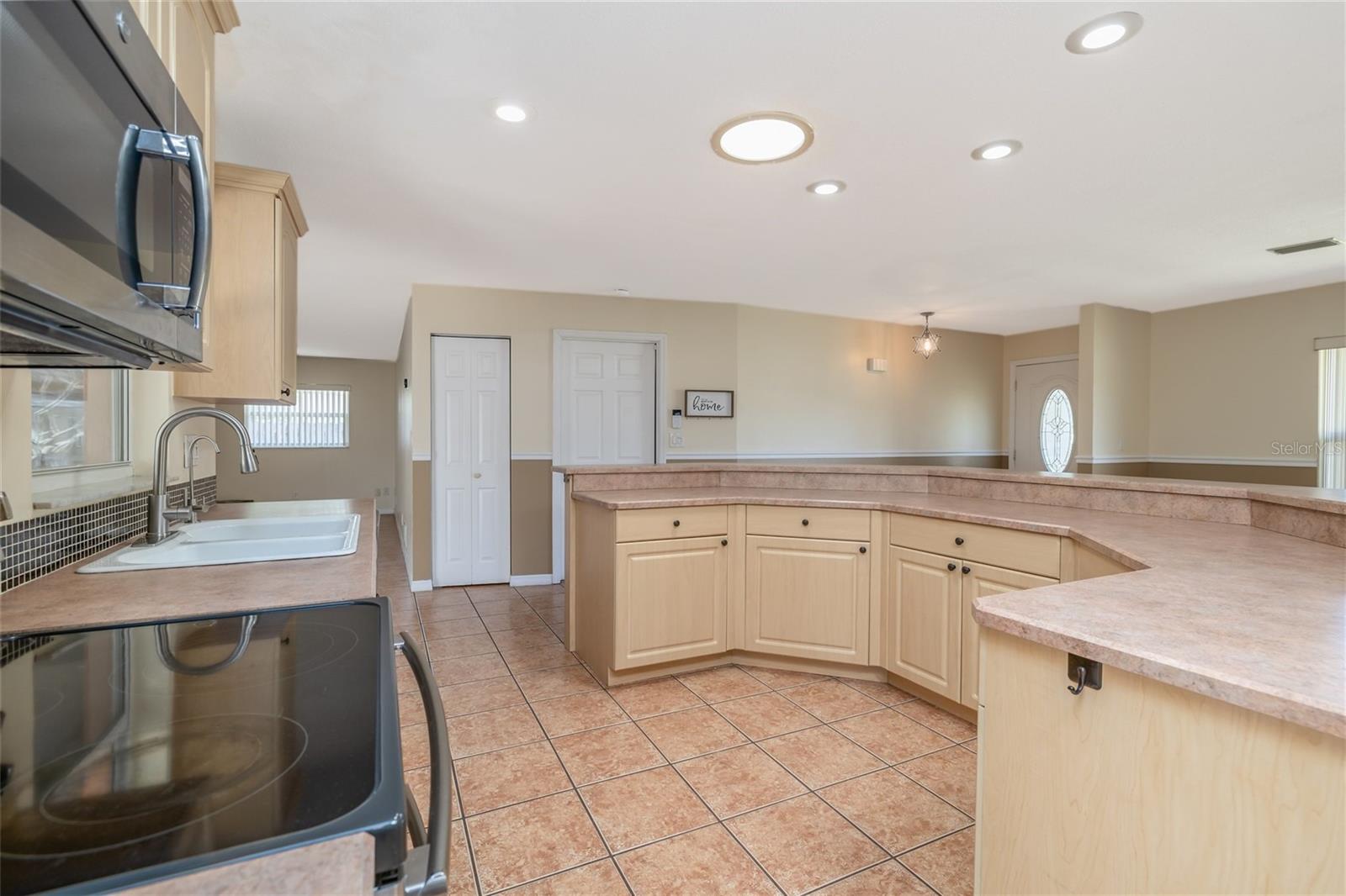 Image 14 of 28 For 756 Tumblebrook Drive