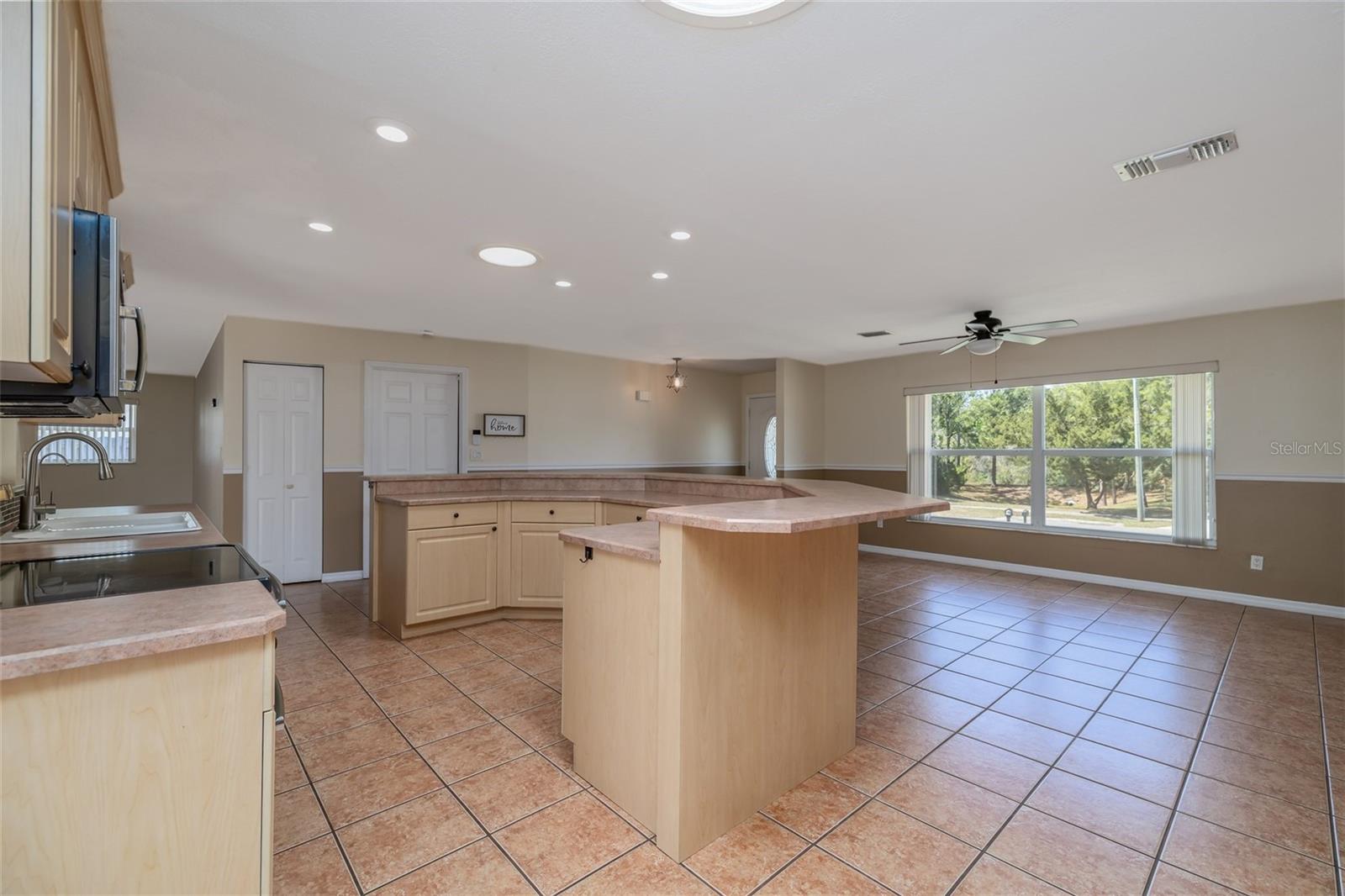 Image 5 of 28 For 756 Tumblebrook Drive