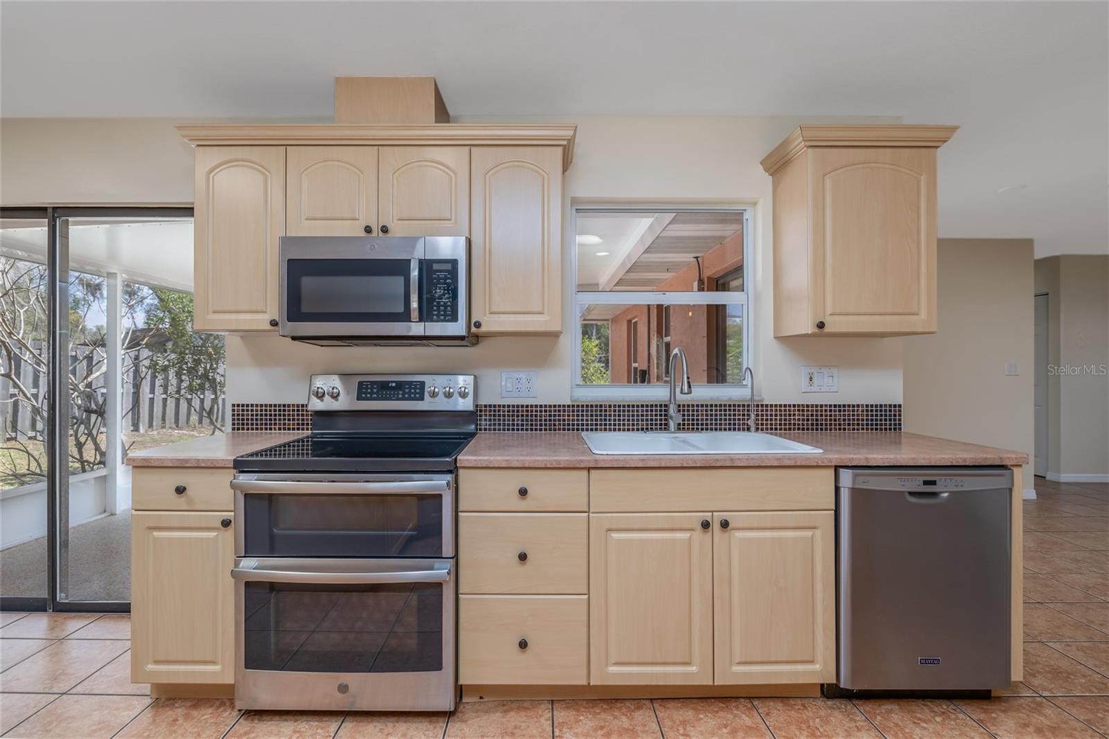 Image 6 of 28 For 756 Tumblebrook Drive