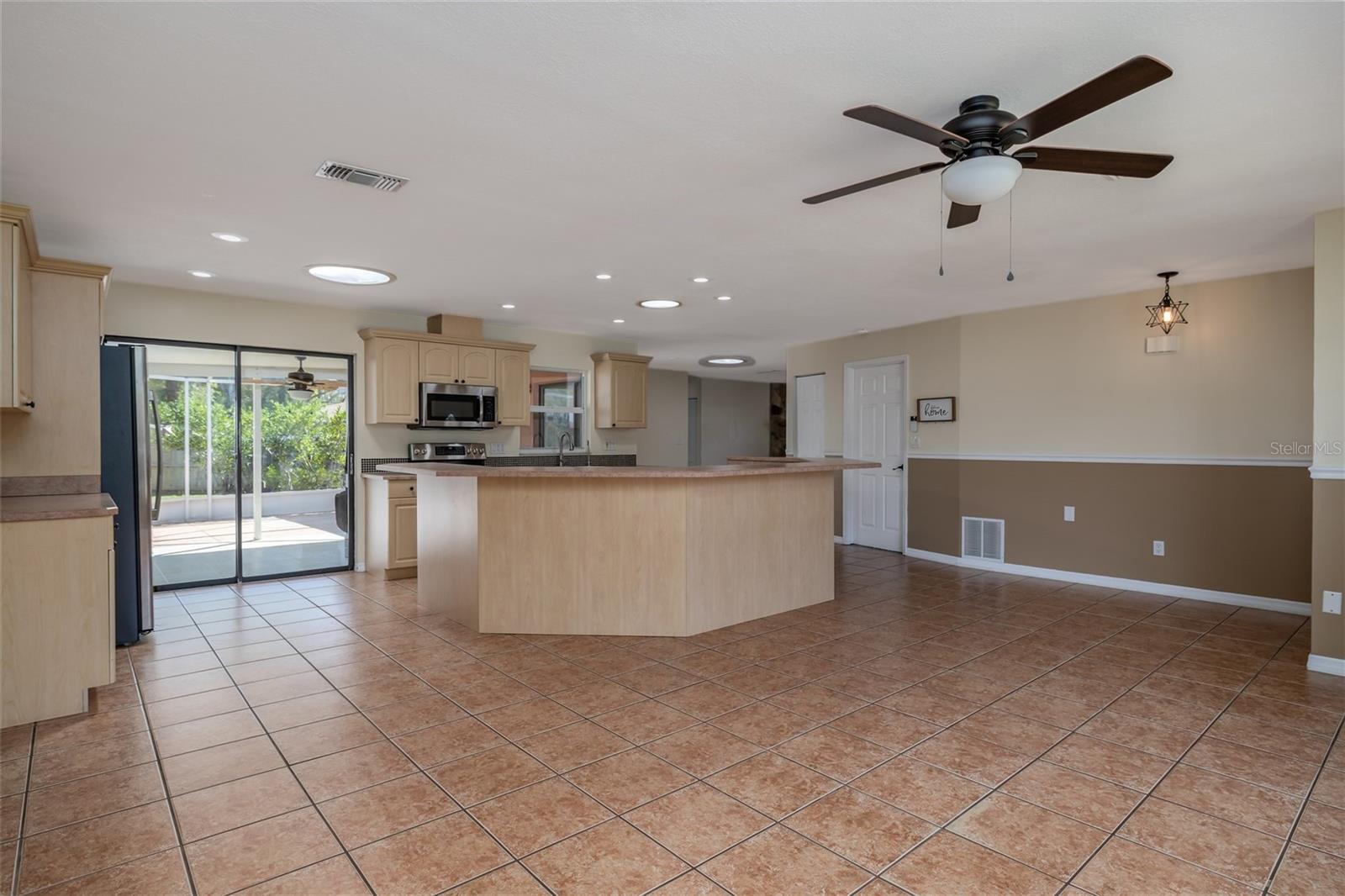 Image 7 of 28 For 756 Tumblebrook Drive