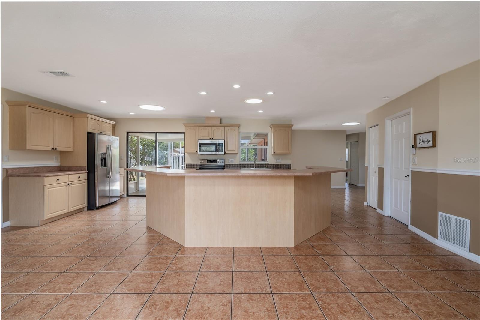 Image 8 of 28 For 756 Tumblebrook Drive