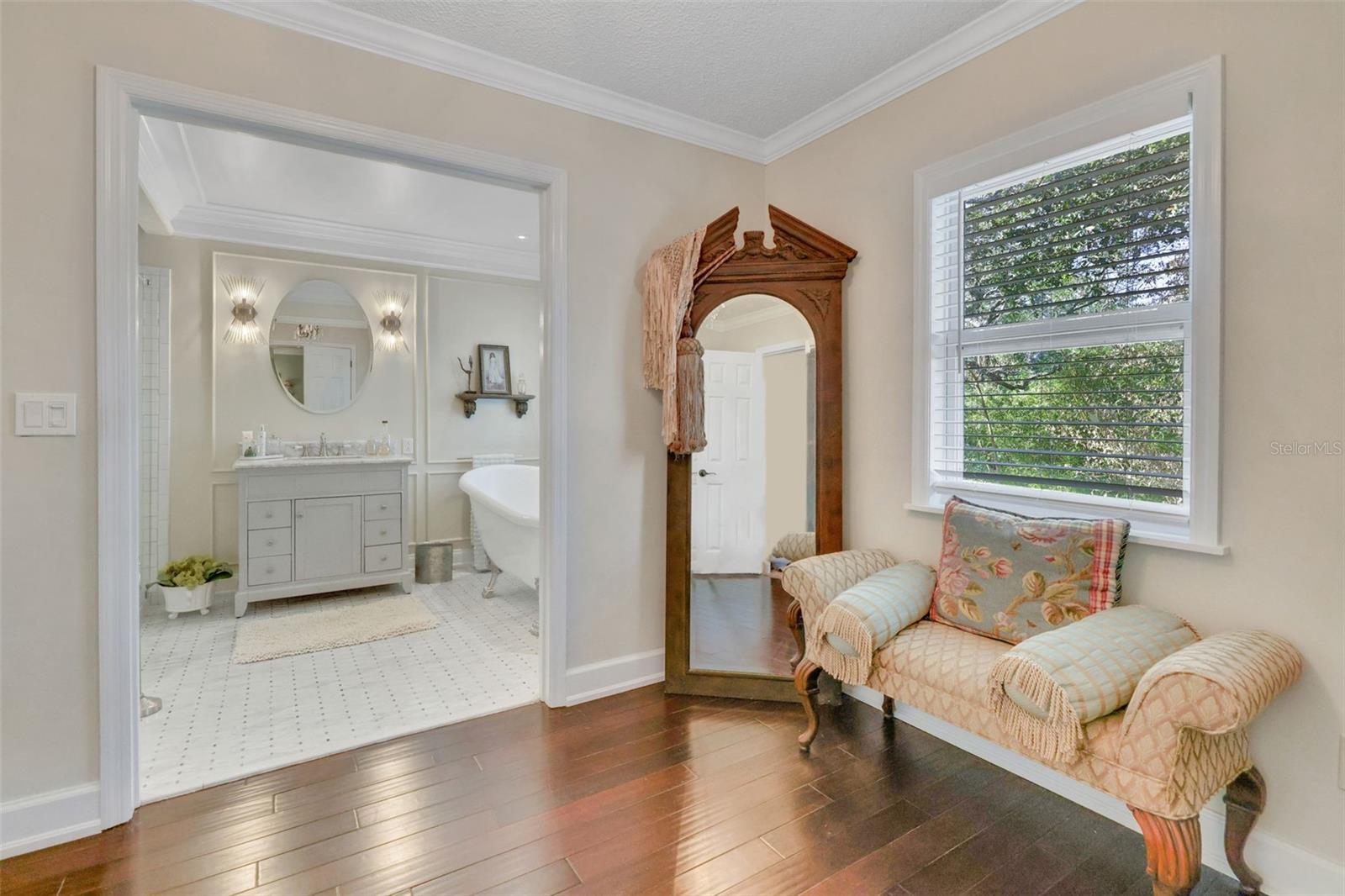 Image 38 of 73 For 111 Esther Street