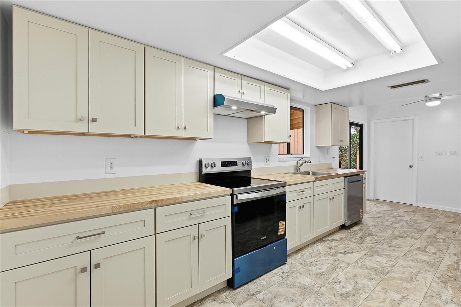 Image 20 of 37 For 38 Snaresbrook Court