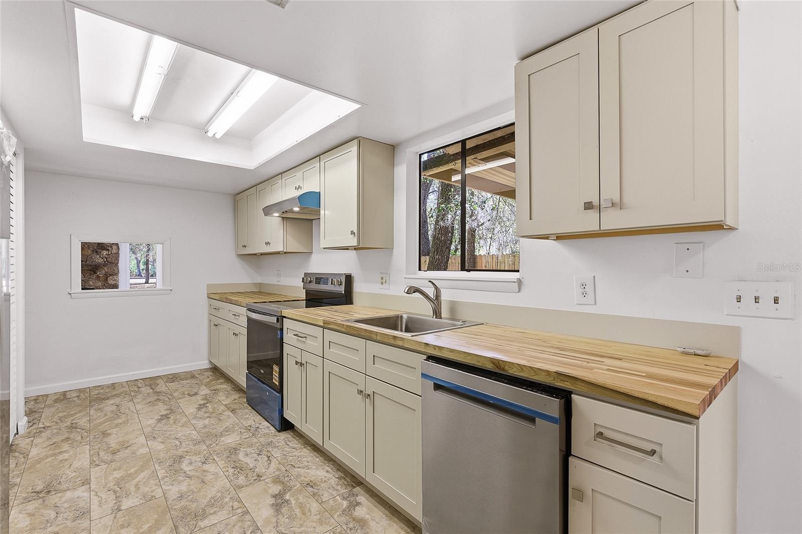 Image 22 of 37 For 38 Snaresbrook Court