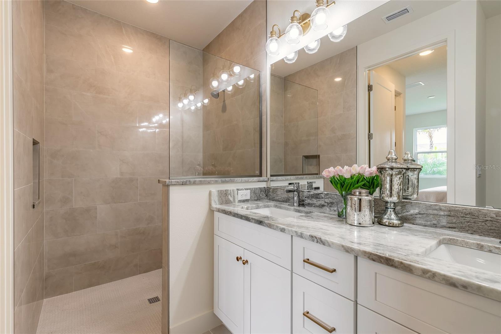 Image 21 of 40 For 3038 Isles Way