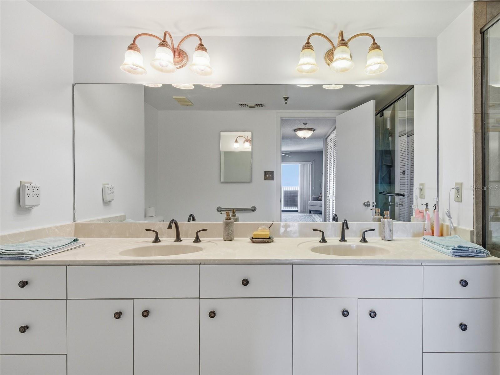 Image 32 of 69 For 501 Causeway  7070