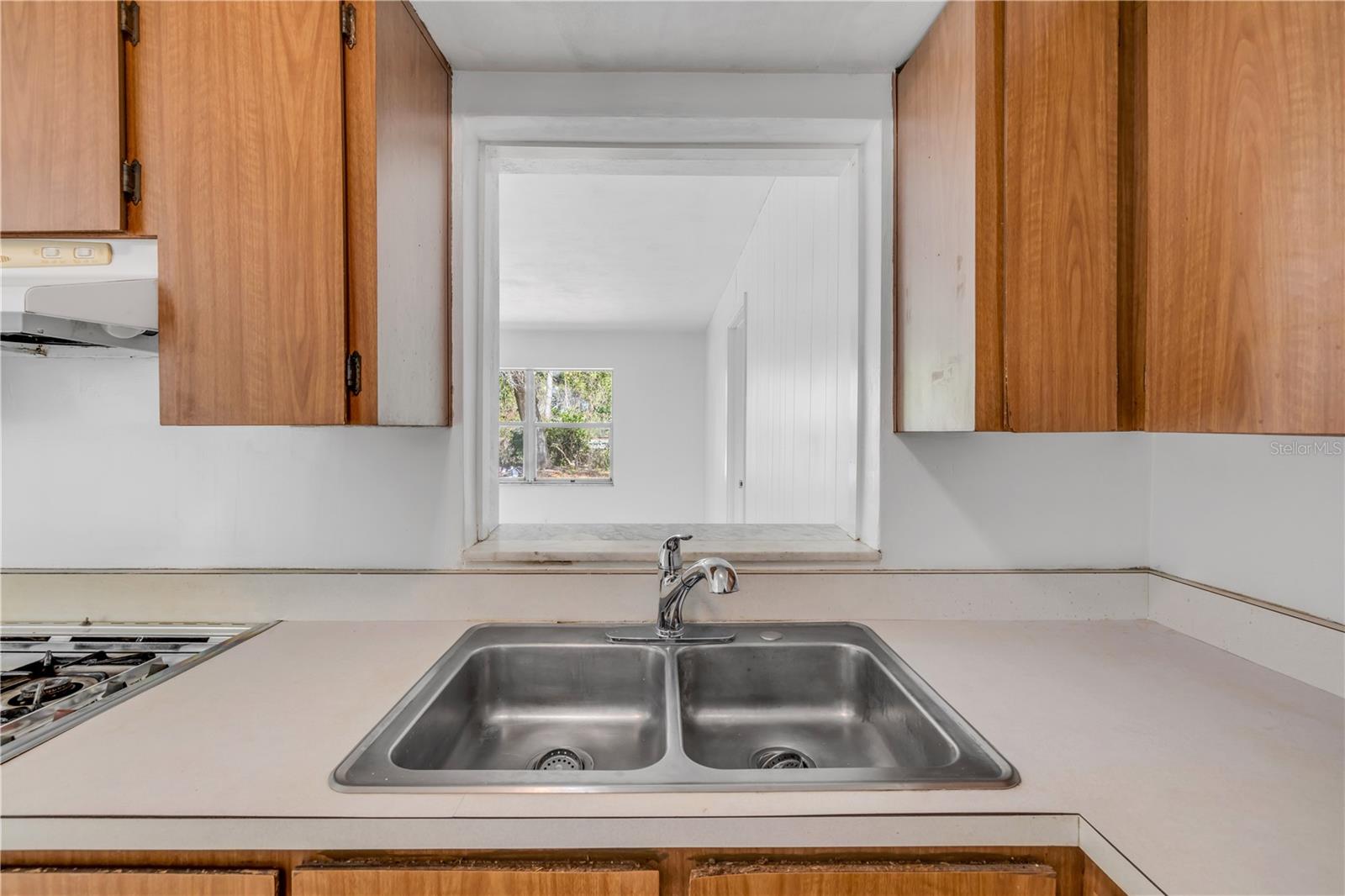 Image 11 of 31 For 546 Cambridge Circle