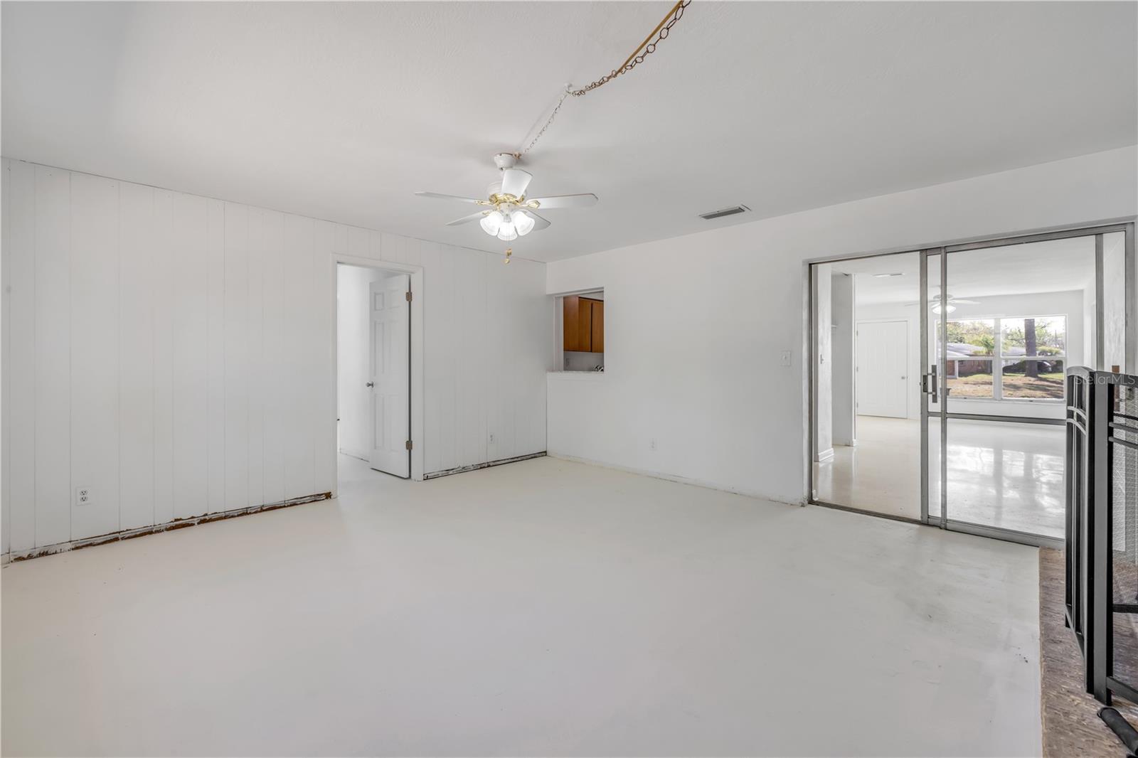 Image 17 of 31 For 546 Cambridge Circle