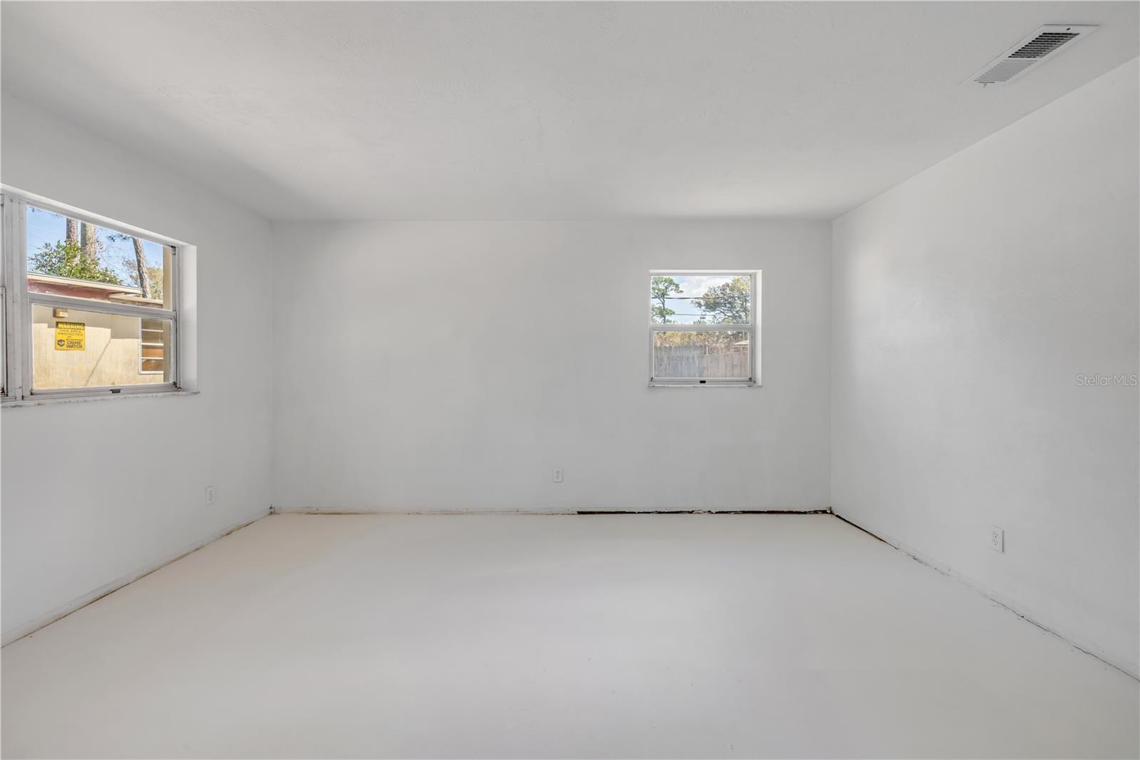 Image 18 of 31 For 546 Cambridge Circle