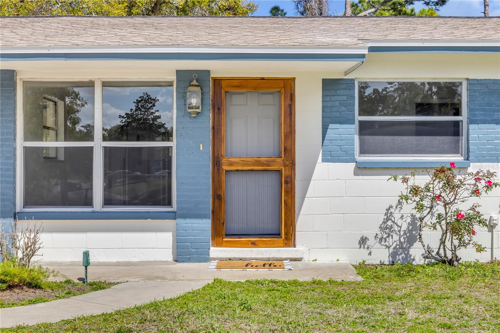 Image 2 of 31 For 546 Cambridge Circle