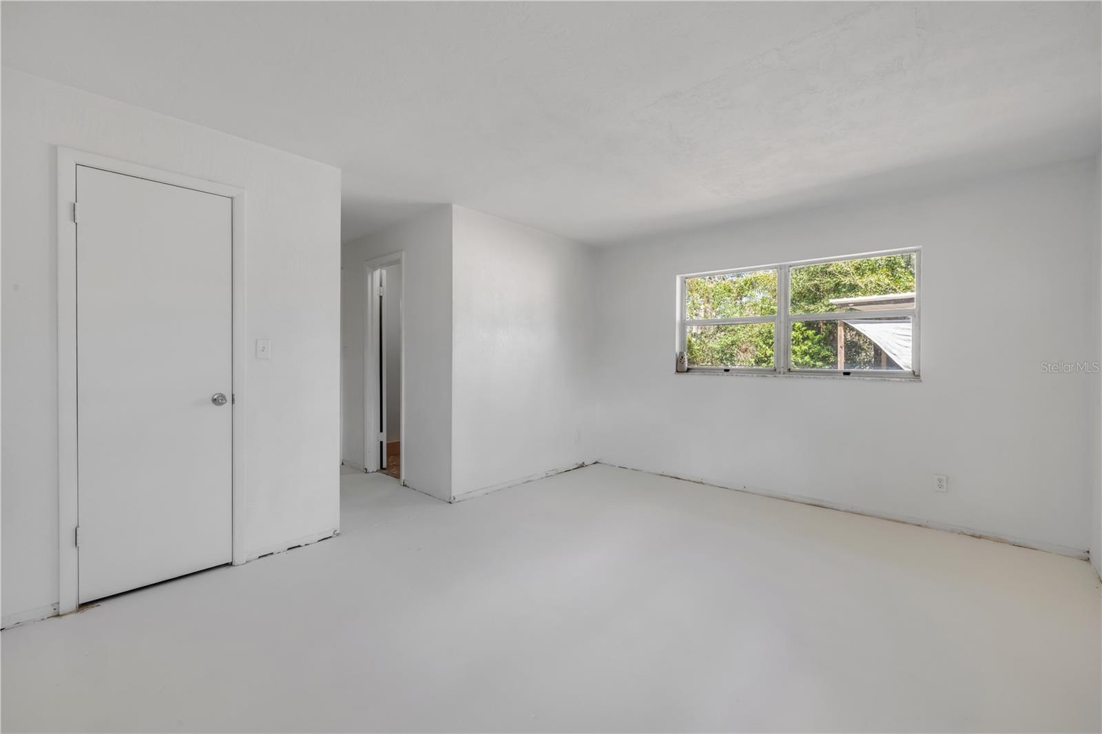 Image 21 of 31 For 546 Cambridge Circle