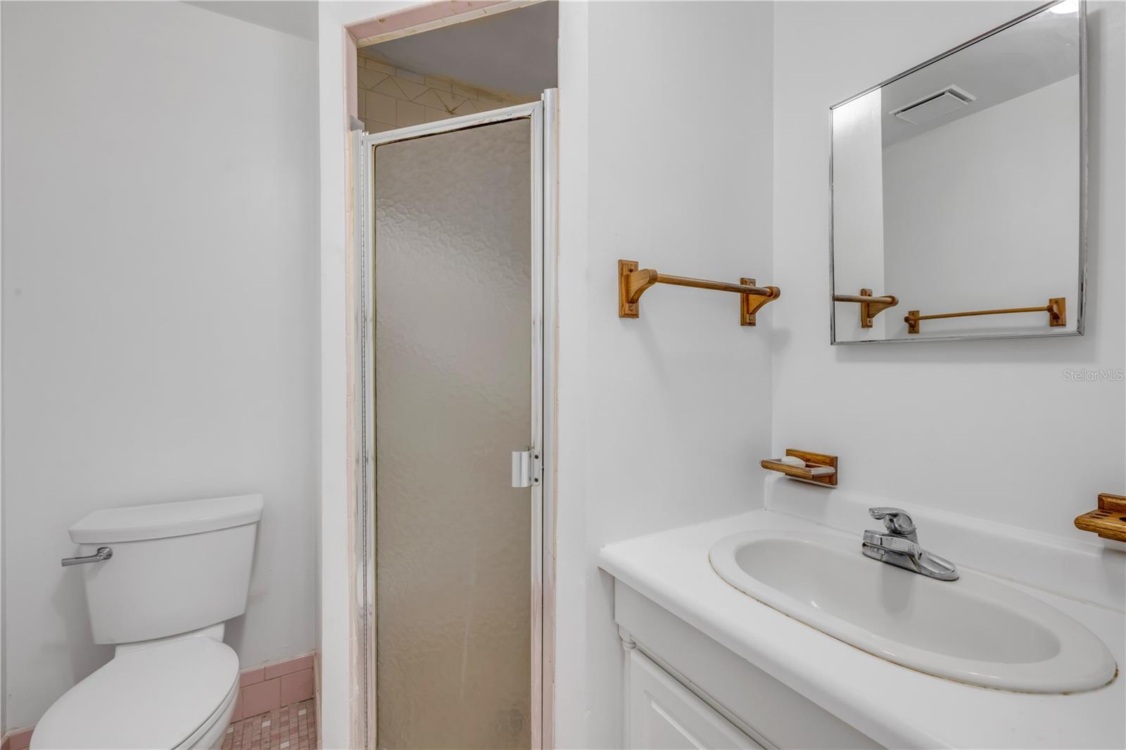 Image 22 of 31 For 546 Cambridge Circle