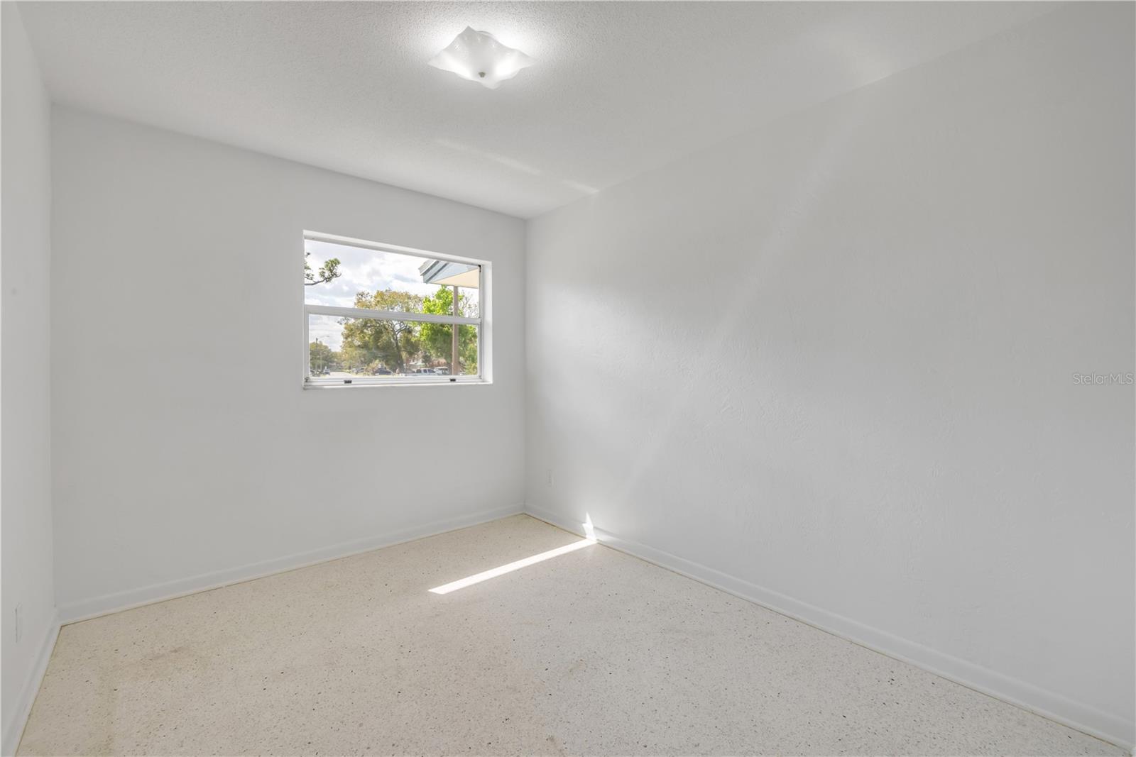 Image 23 of 31 For 546 Cambridge Circle