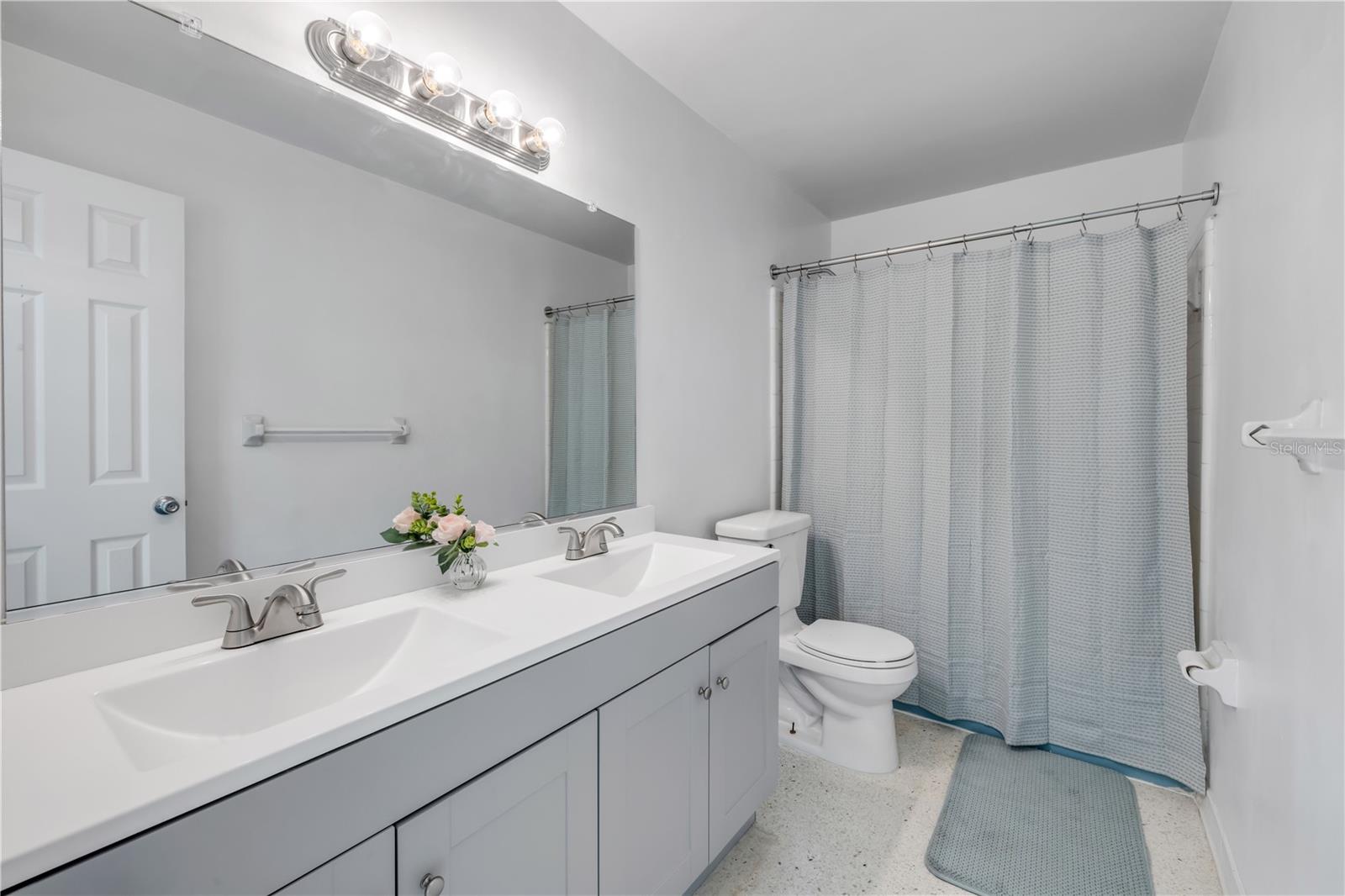 Image 25 of 31 For 546 Cambridge Circle