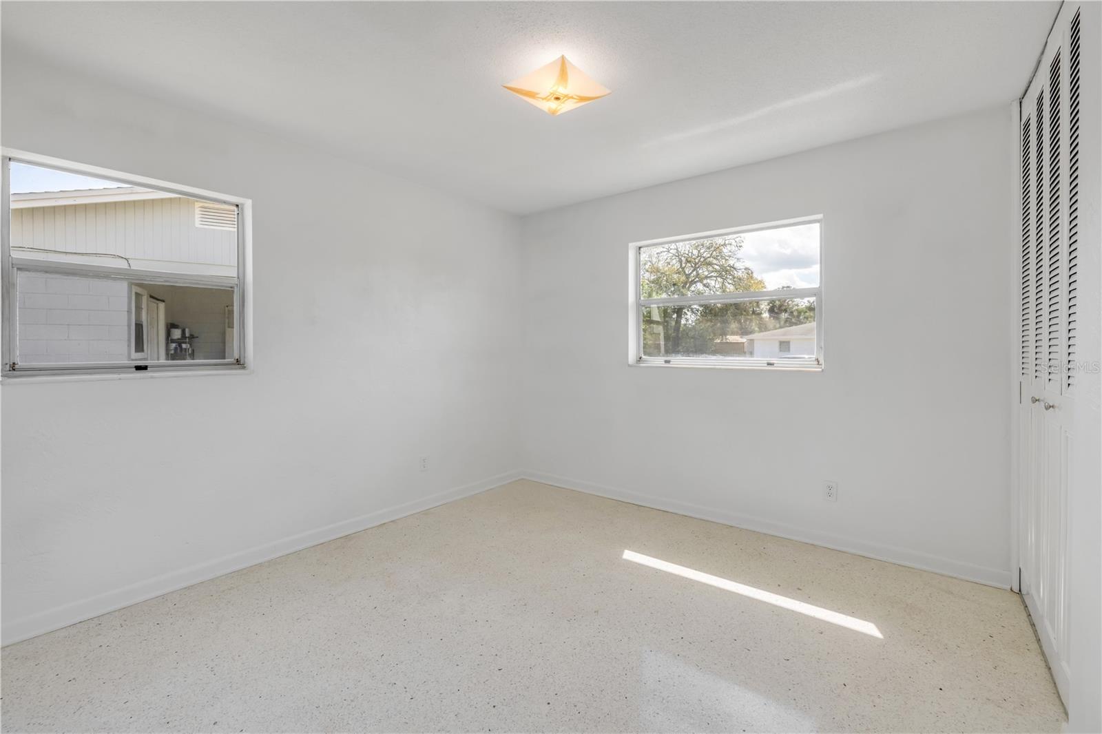 Image 26 of 31 For 546 Cambridge Circle