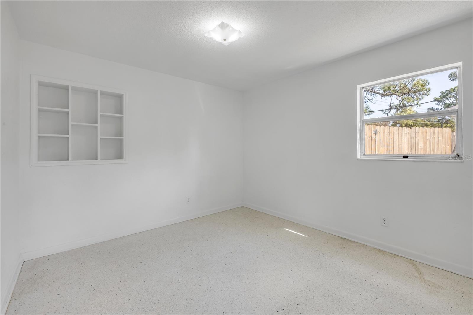 Image 28 of 31 For 546 Cambridge Circle