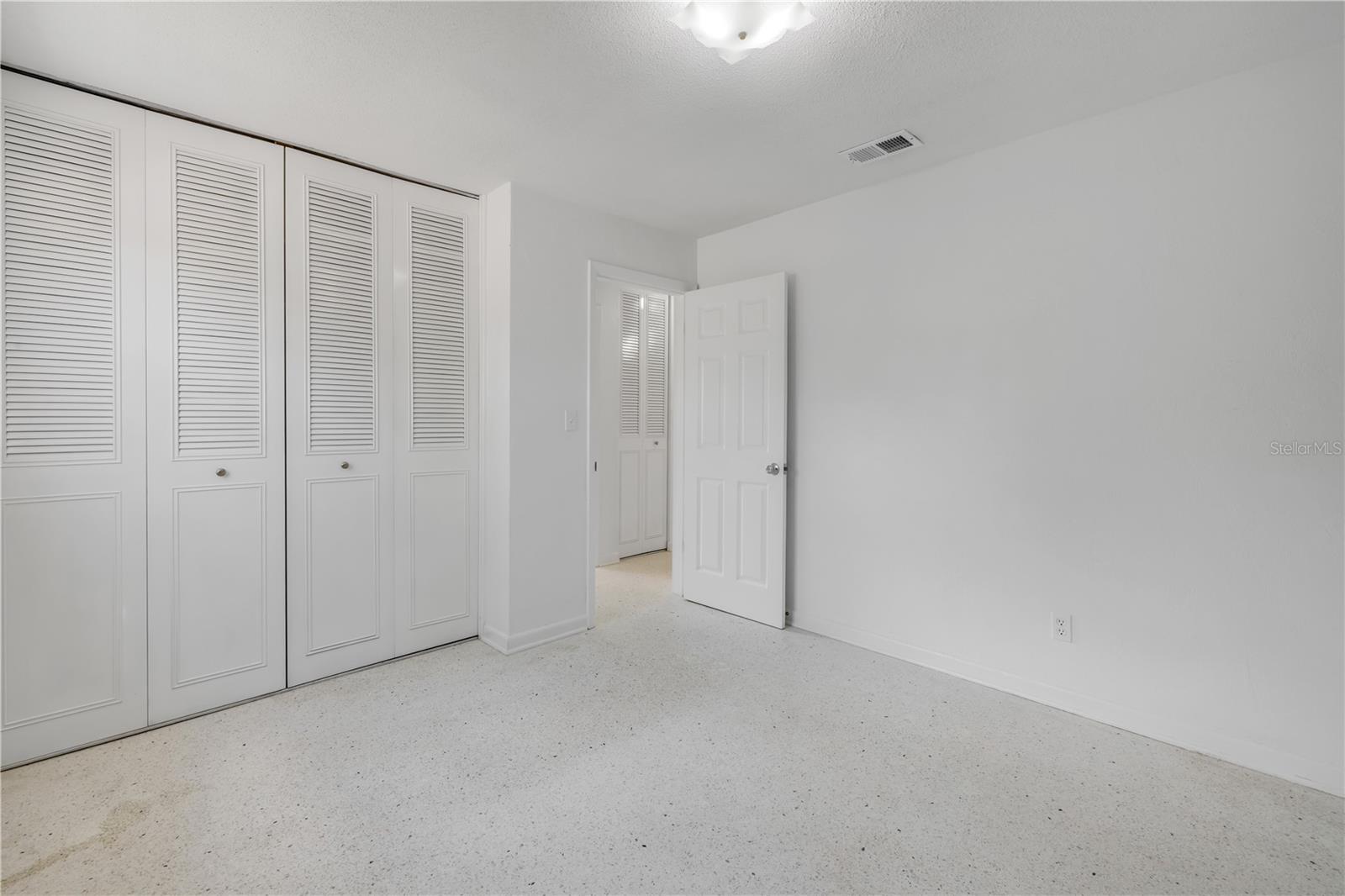 Image 29 of 31 For 546 Cambridge Circle