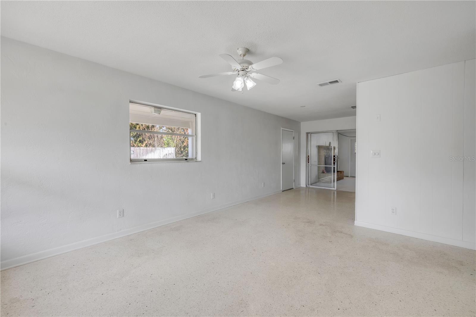 Image 5 of 31 For 546 Cambridge Circle