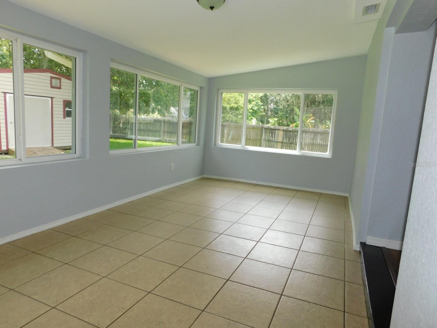 Image 6 of 37 For 1709 Umbrella Tree Drive