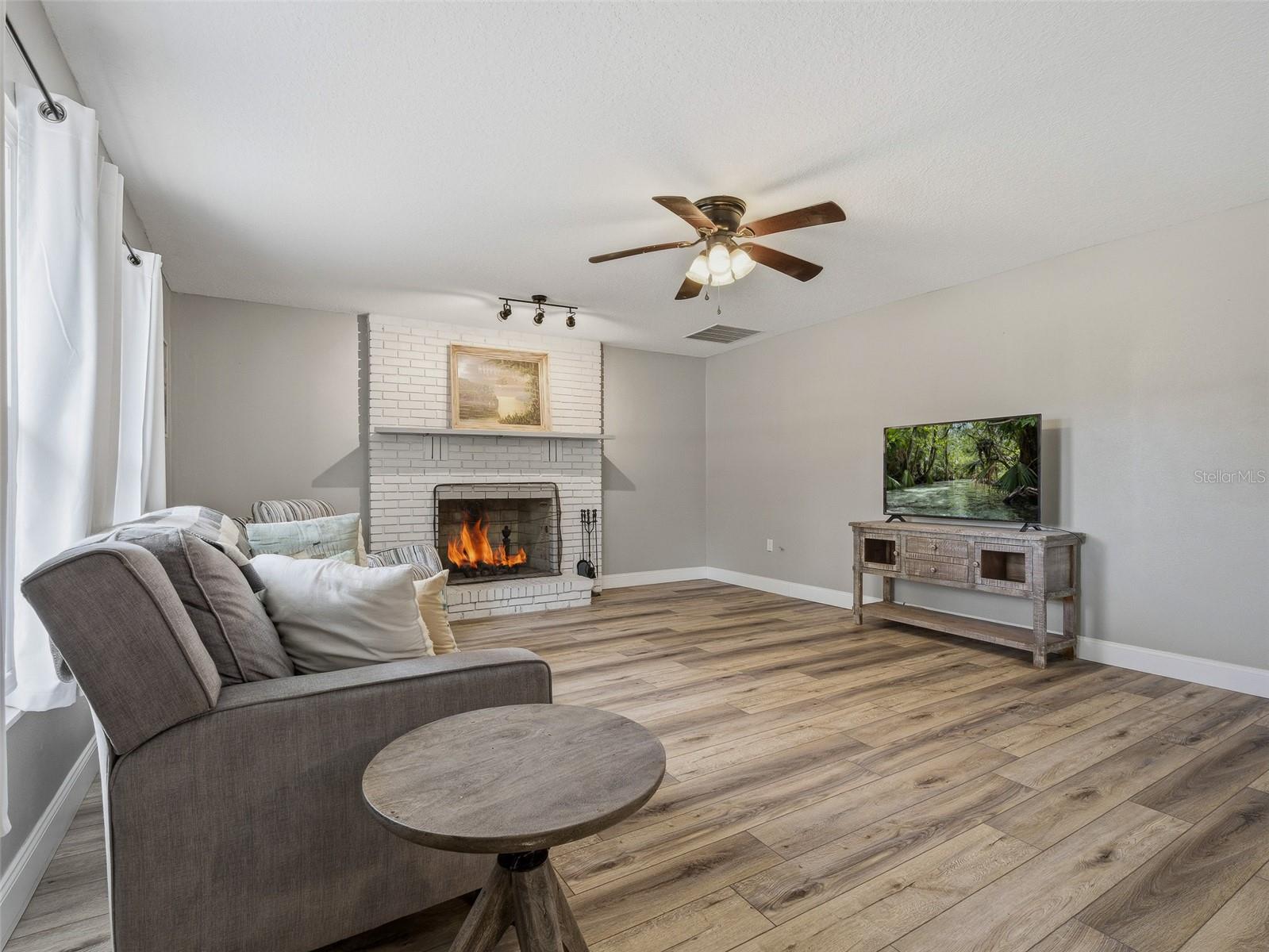 Image 12 of 40 For 975 Boston Avenue