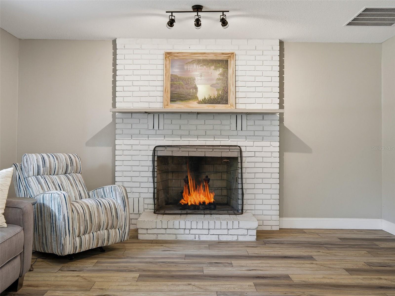 Image 13 of 40 For 975 Boston Avenue