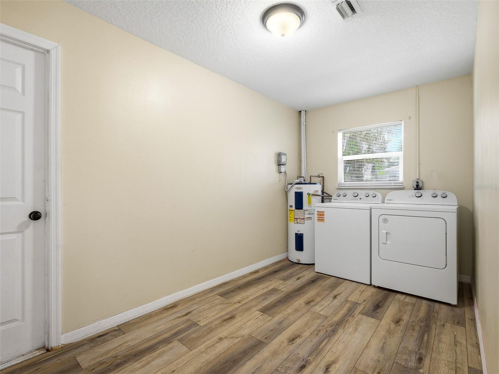 Image 22 of 40 For 975 Boston Avenue