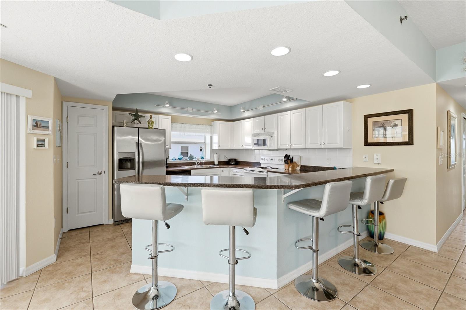 Image 10 of 53 For 5300 Atlantic Avenue 9-401