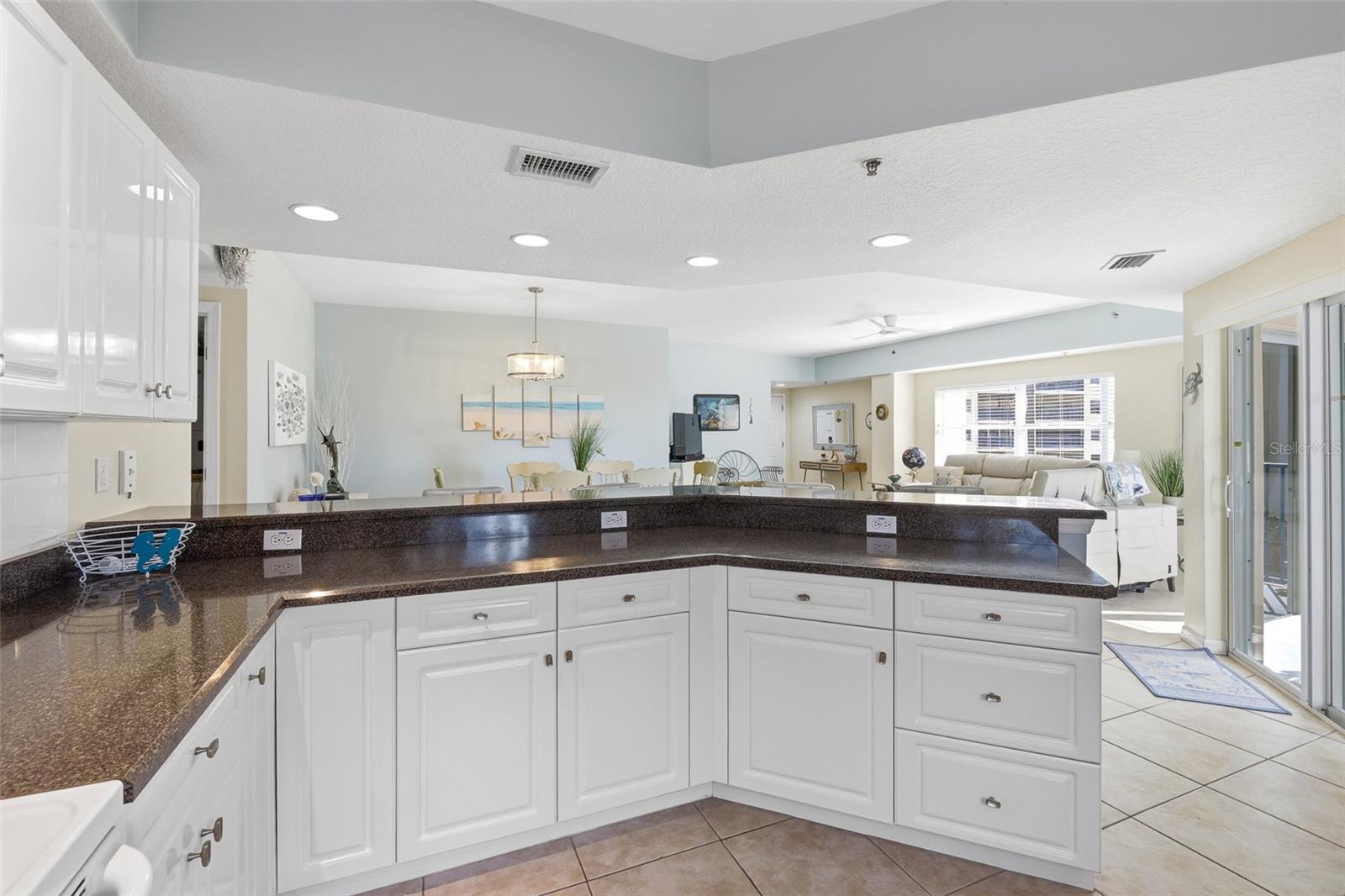 Image 12 of 53 For 5300 Atlantic Avenue 9-401