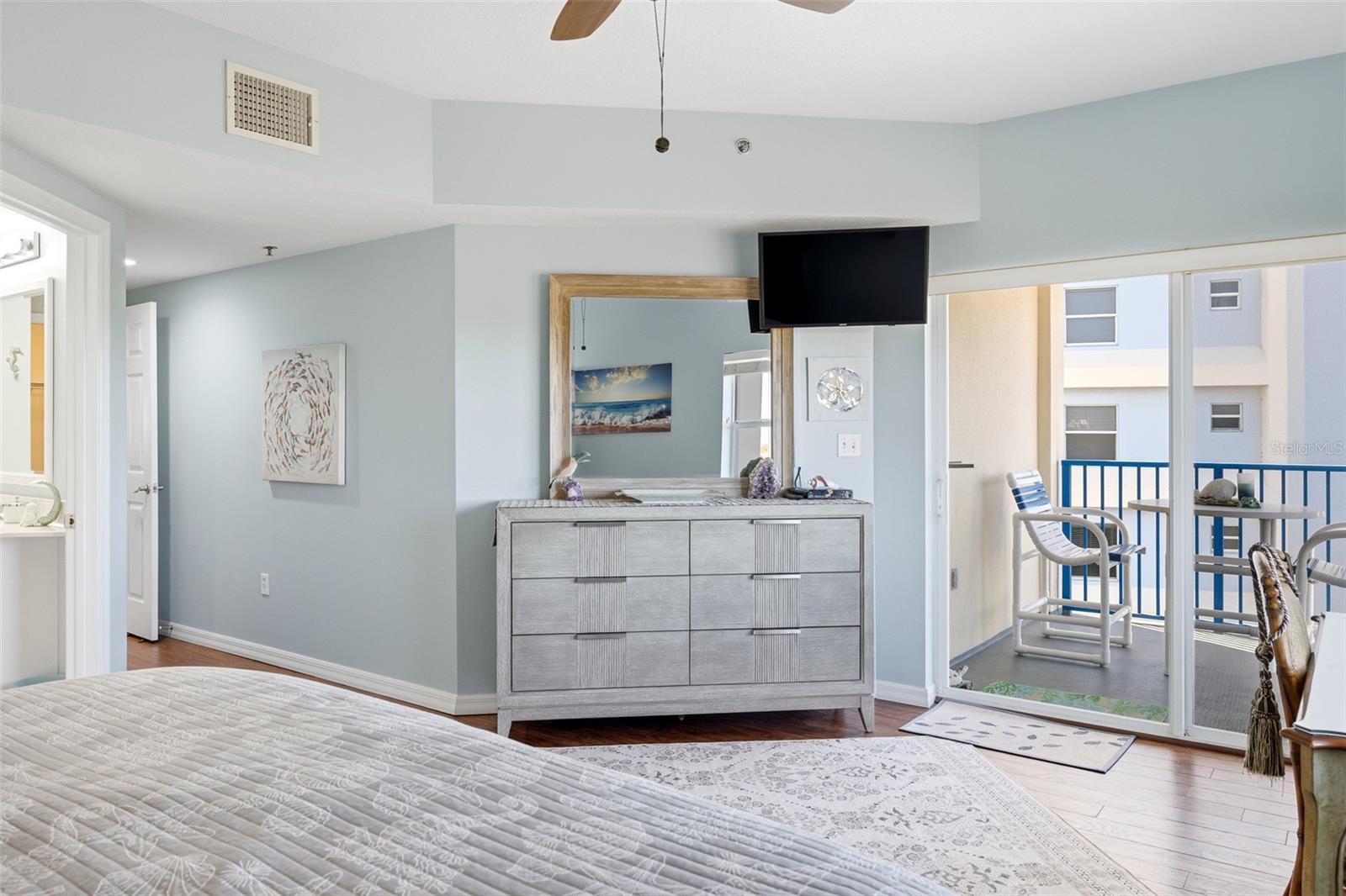 Image 24 of 53 For 5300 Atlantic Avenue 9-401