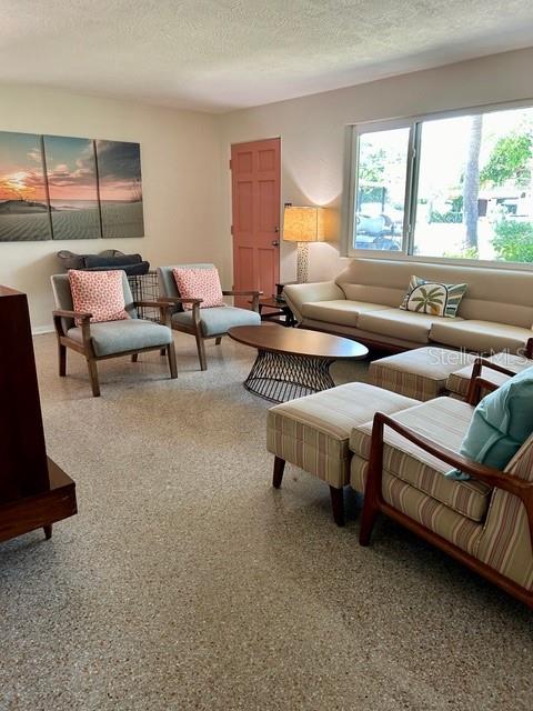 Image 2 of 14 For 911 2nd Avenue