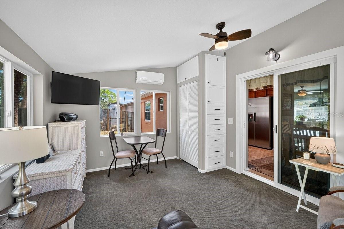 Image 17 of 46 For 8 Greenfern Circle