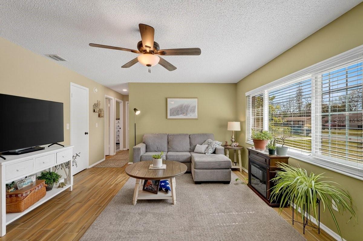 Image 2 of 46 For 8 Greenfern Circle