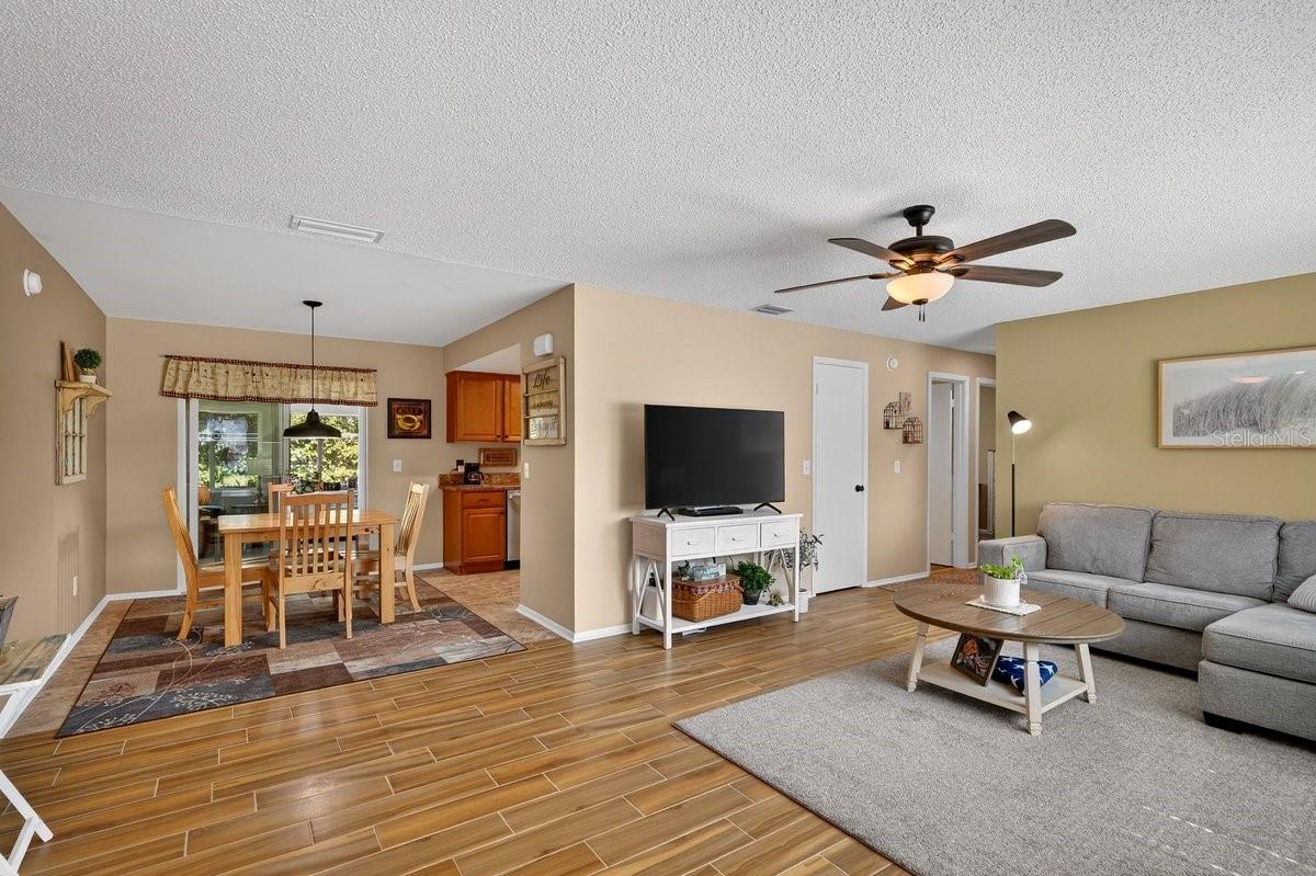 Image 20 of 46 For 8 Greenfern Circle