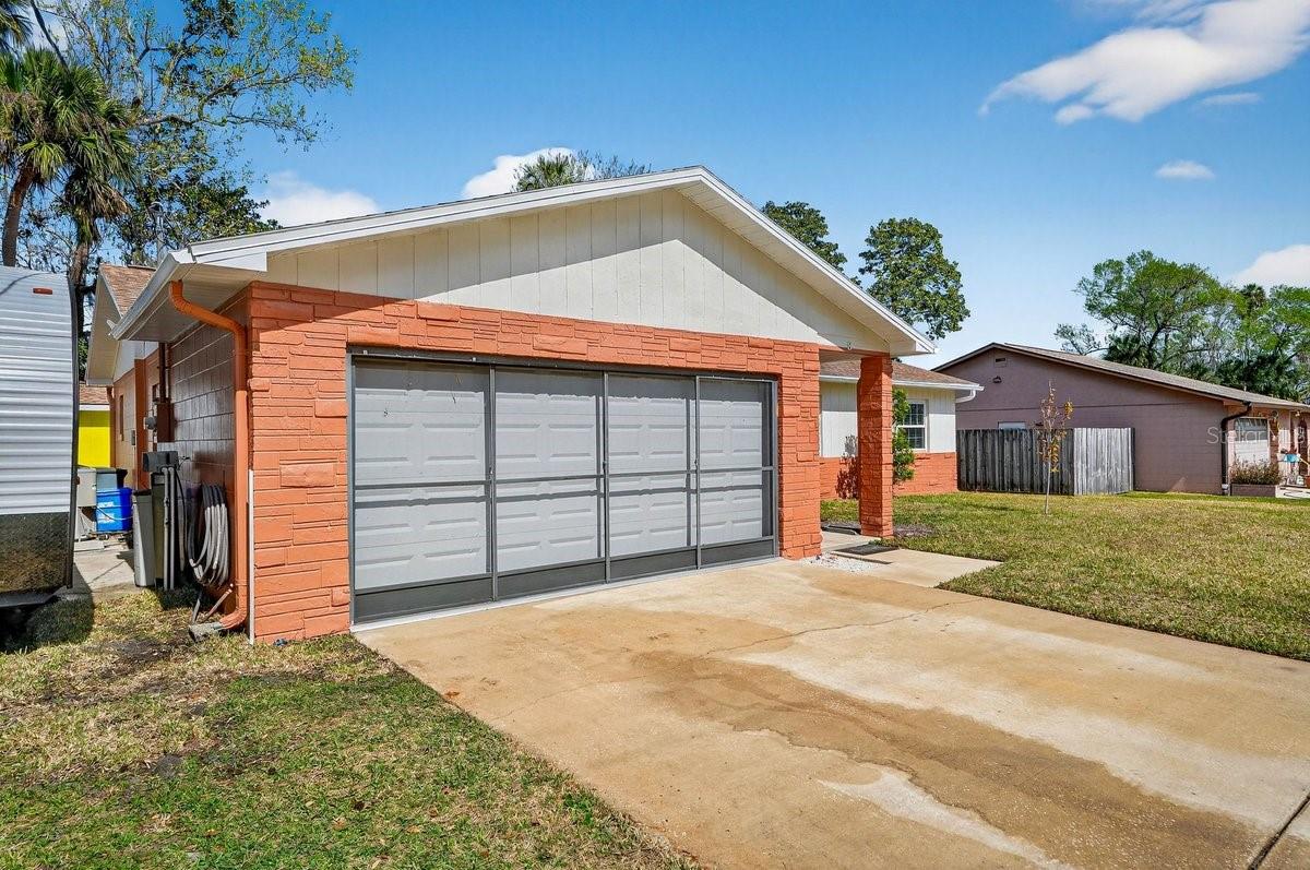 Image 28 of 46 For 8 Greenfern Circle