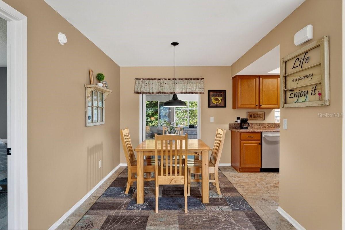 Image 4 of 46 For 8 Greenfern Circle