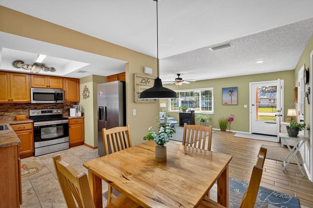 Image 5 of 46 For 8 Greenfern Circle