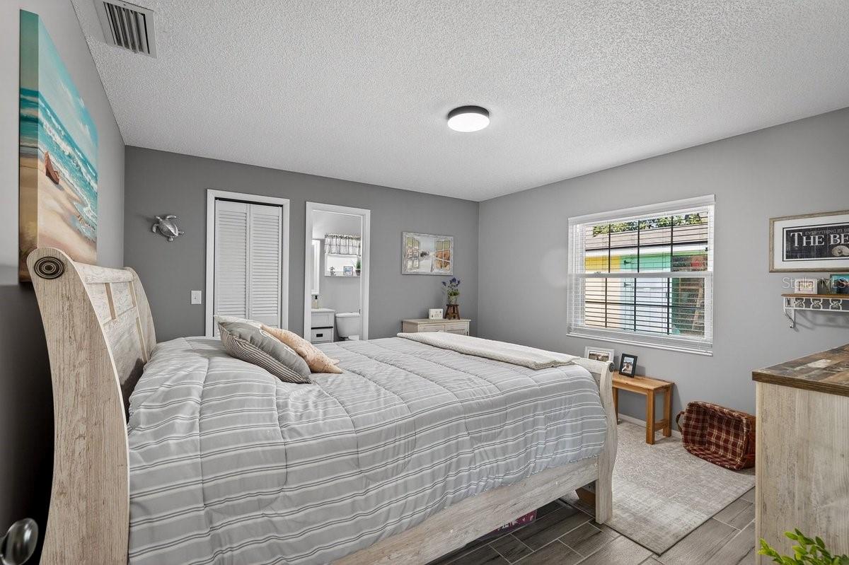 Image 8 of 46 For 8 Greenfern Circle