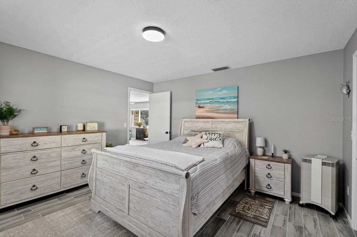 Image 9 of 46 For 8 Greenfern Circle