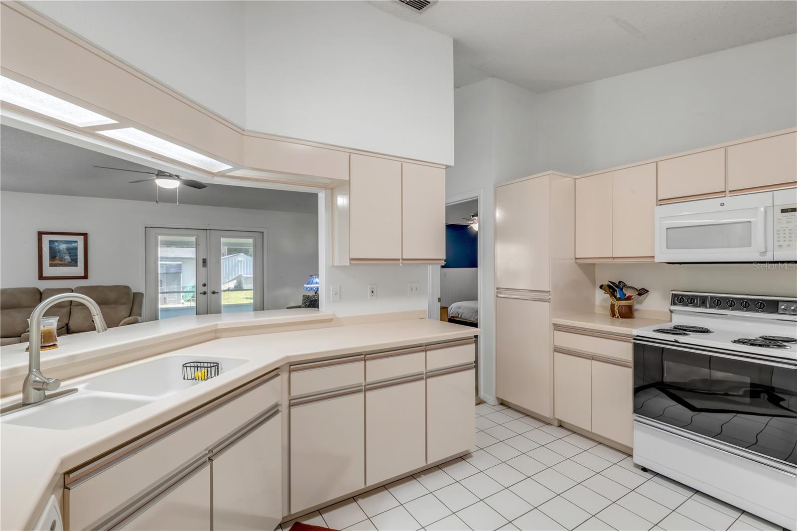 Image 17 of 49 For 451 Palm Drive