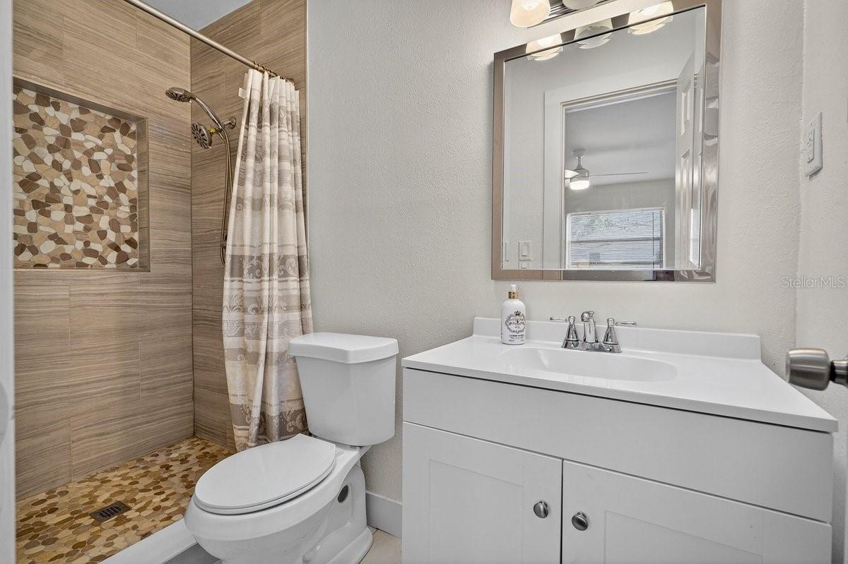 Image 11 of 40 For 450 Lambert Avenue