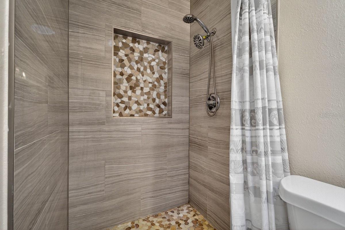 Image 12 of 40 For 450 Lambert Avenue