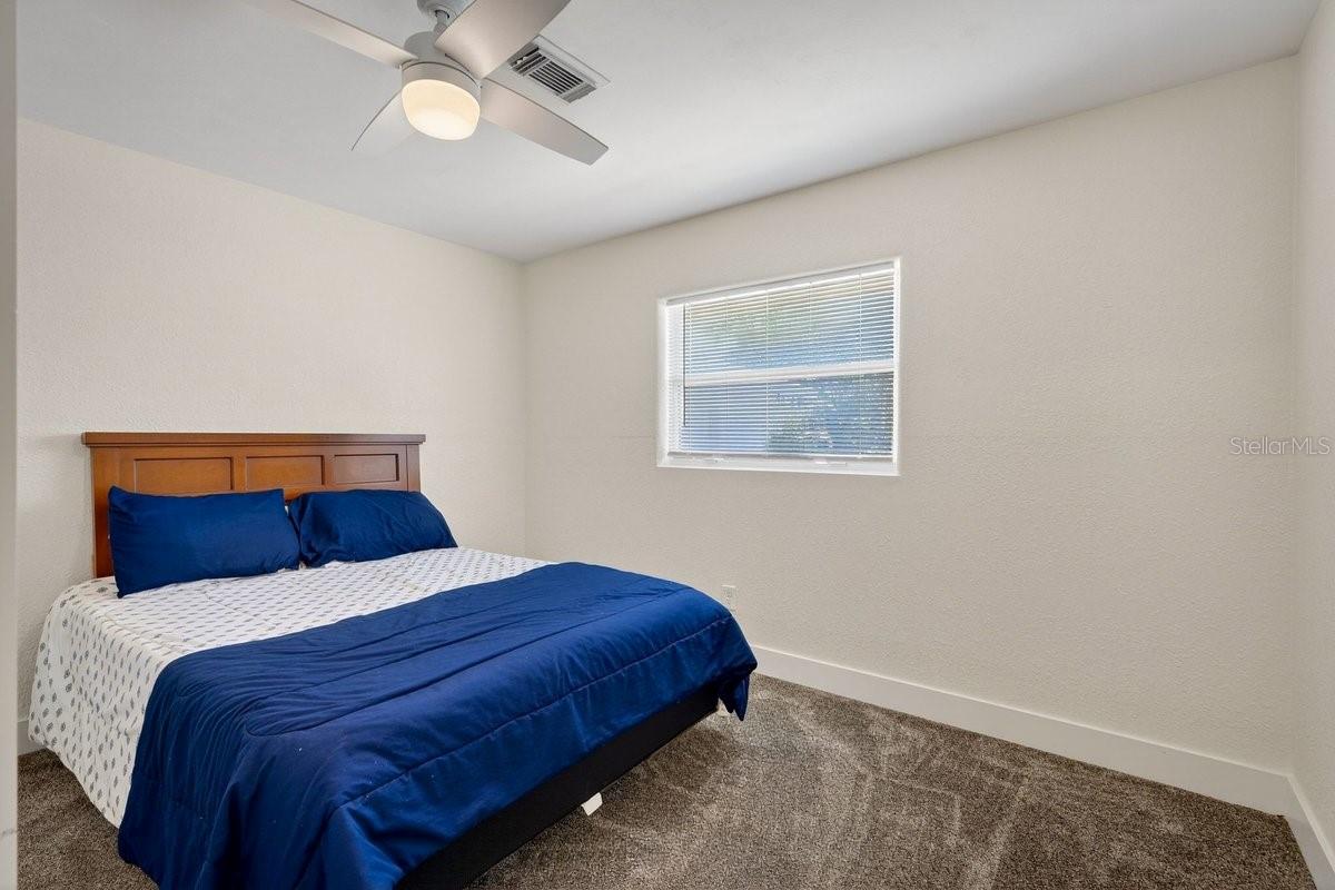 Image 15 of 40 For 450 Lambert Avenue