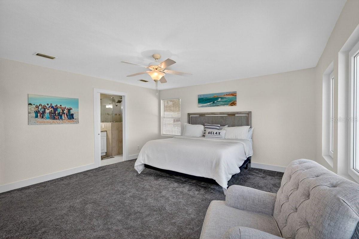 Image 18 of 40 For 450 Lambert Avenue