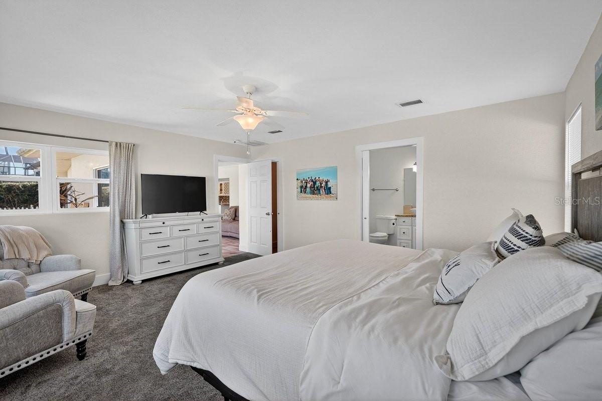 Image 19 of 40 For 450 Lambert Avenue