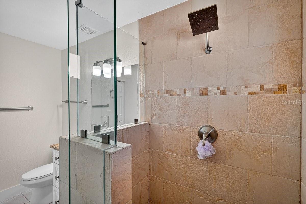 Image 22 of 40 For 450 Lambert Avenue