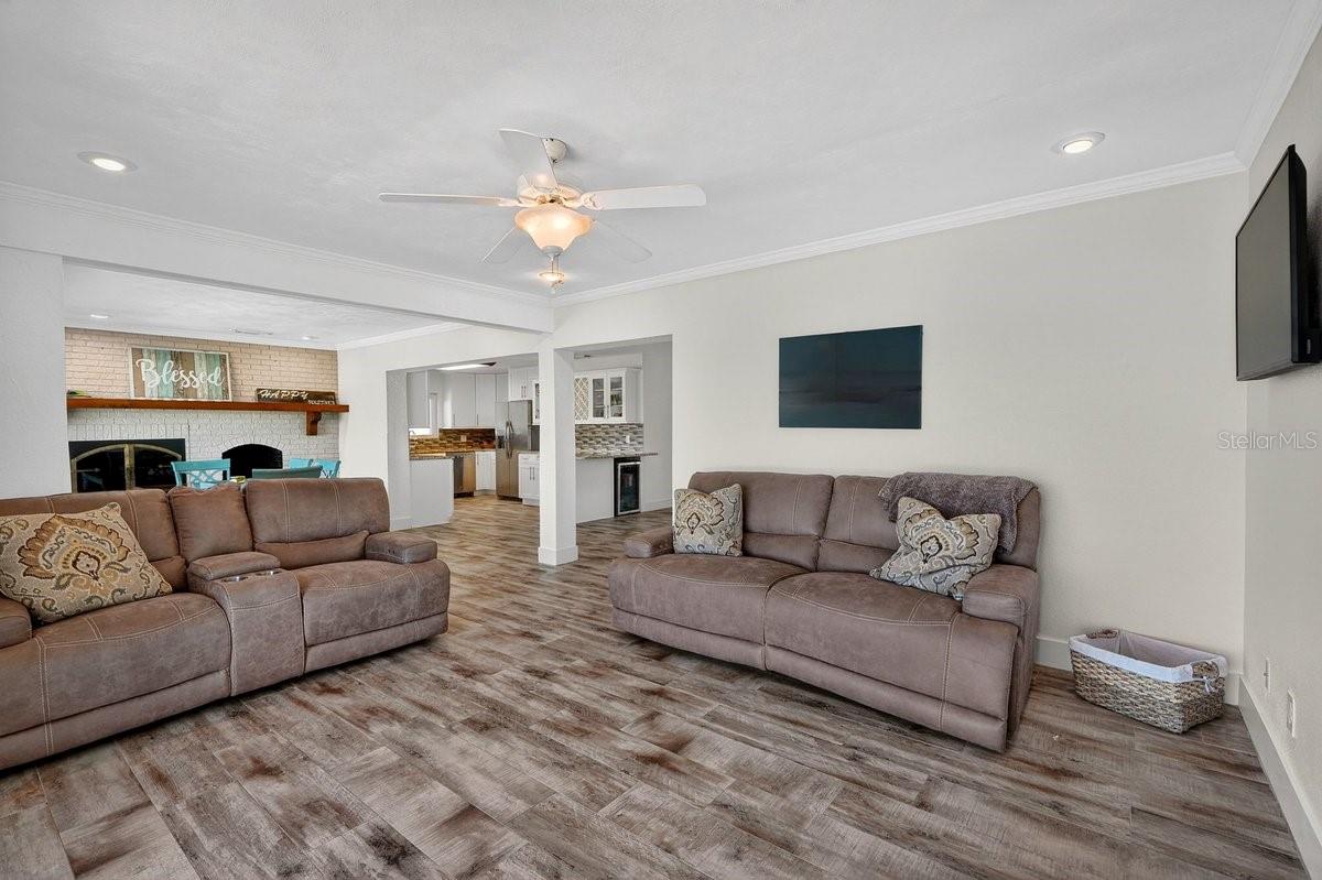 Image 26 of 40 For 450 Lambert Avenue